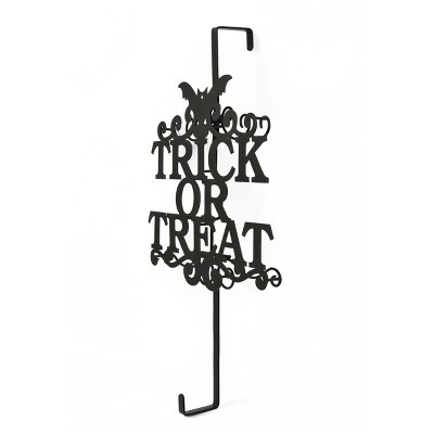National Tree Company 19" Halloween “Trick Or Treat" Wreath Hanger 4 National Tree Company 19" Halloween “Trick Or Treat" Wreath Hanger - Image 4