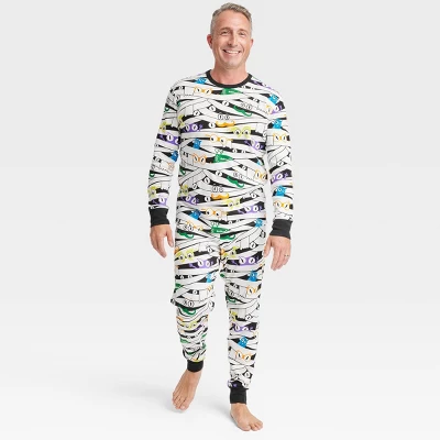 Men's Glow-In-The-Dark Mummy Halloween Matching Family Pajama Set - Hyde & EEK! Boutique™ White 4 Men's Glow-In-The-Dark Mummy Halloween Matching Family Pajama Set - Hyde & EEK! Boutique™ White - Image 4