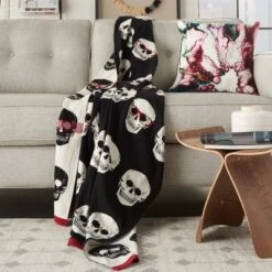 Mina Victory Halloween Skull 50" X 60" Black/White Throw Blanket