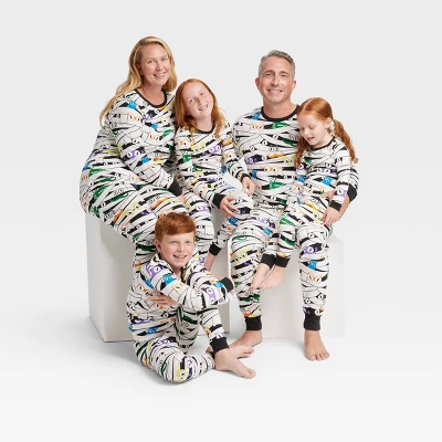 Men's Glow-In-The-Dark Mummy Halloween Matching Family Pajama Set - Hyde & EEK! Boutique™ White 3 Men's Glow-In-The-Dark Mummy Halloween Matching Family Pajama Set - Hyde & EEK! Boutique™ White - Image 3